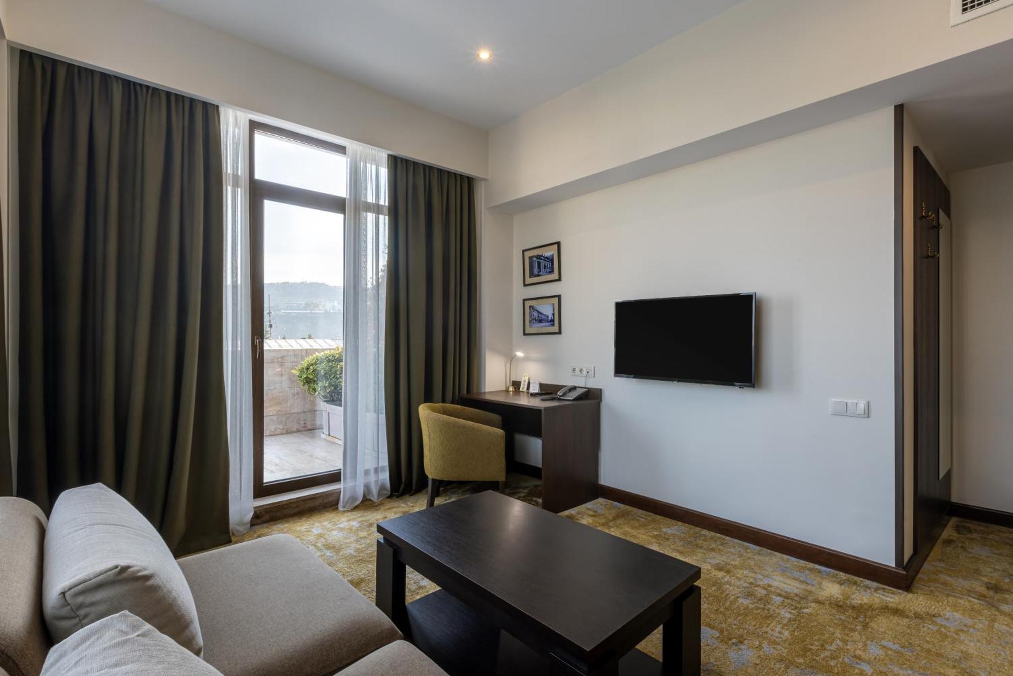 Citrus Hotel Тбилиси Екстериор снимка