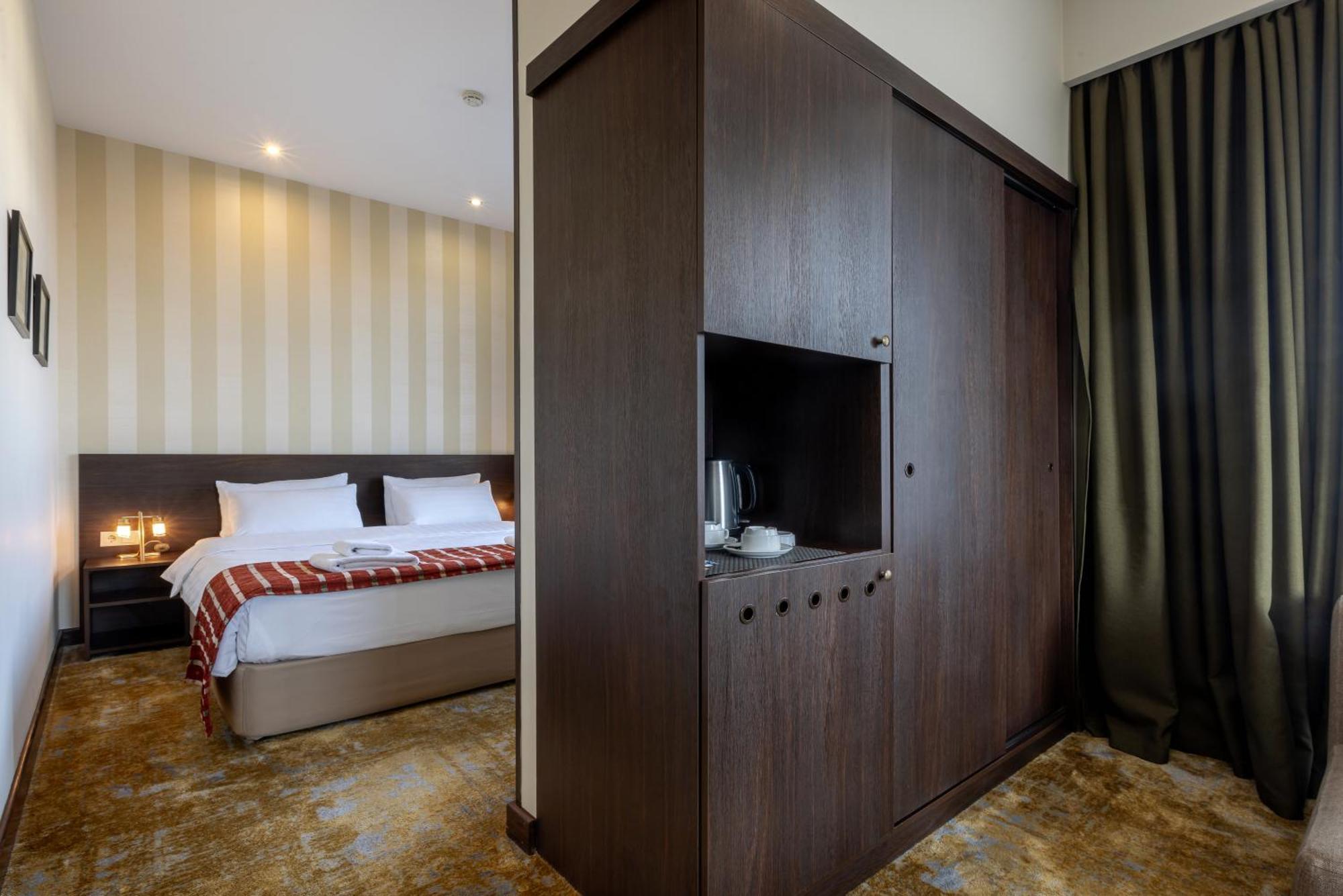 Citrus Hotel Тбилиси Стая снимка