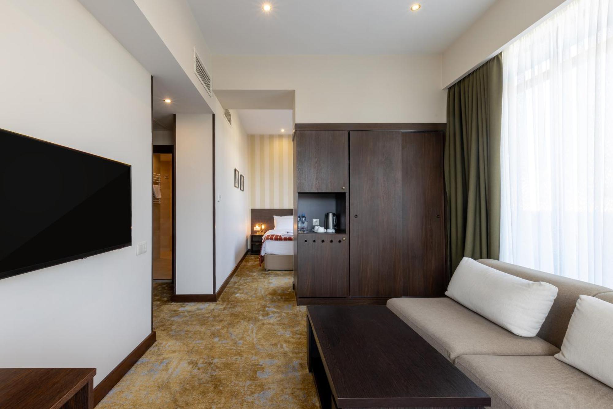 Citrus Hotel Тбилиси Екстериор снимка