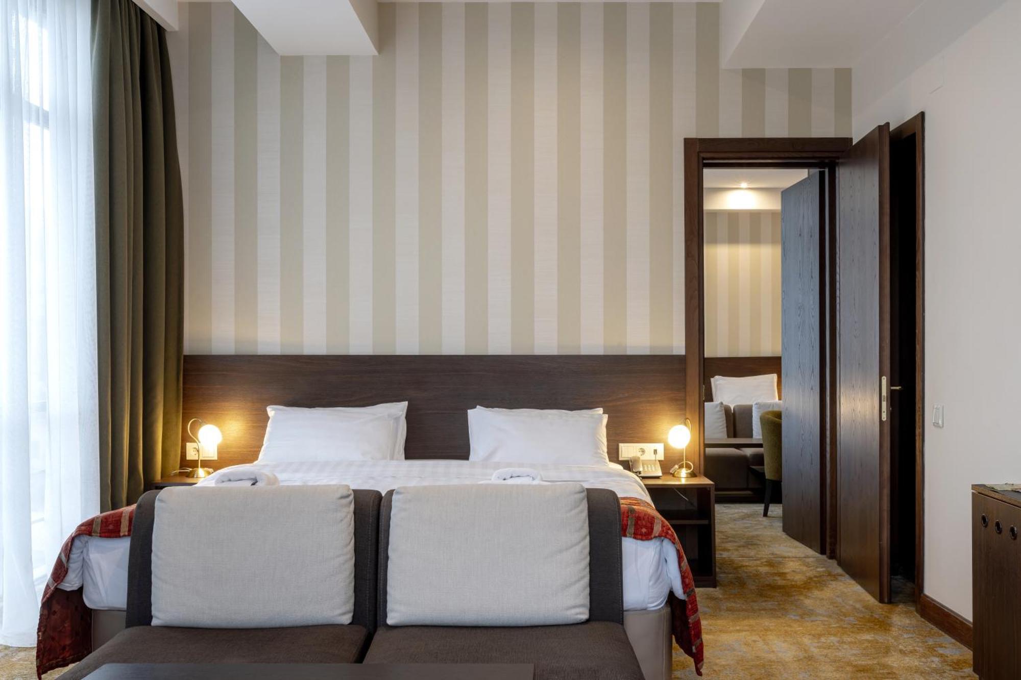 Citrus Hotel Тбилиси Стая снимка
