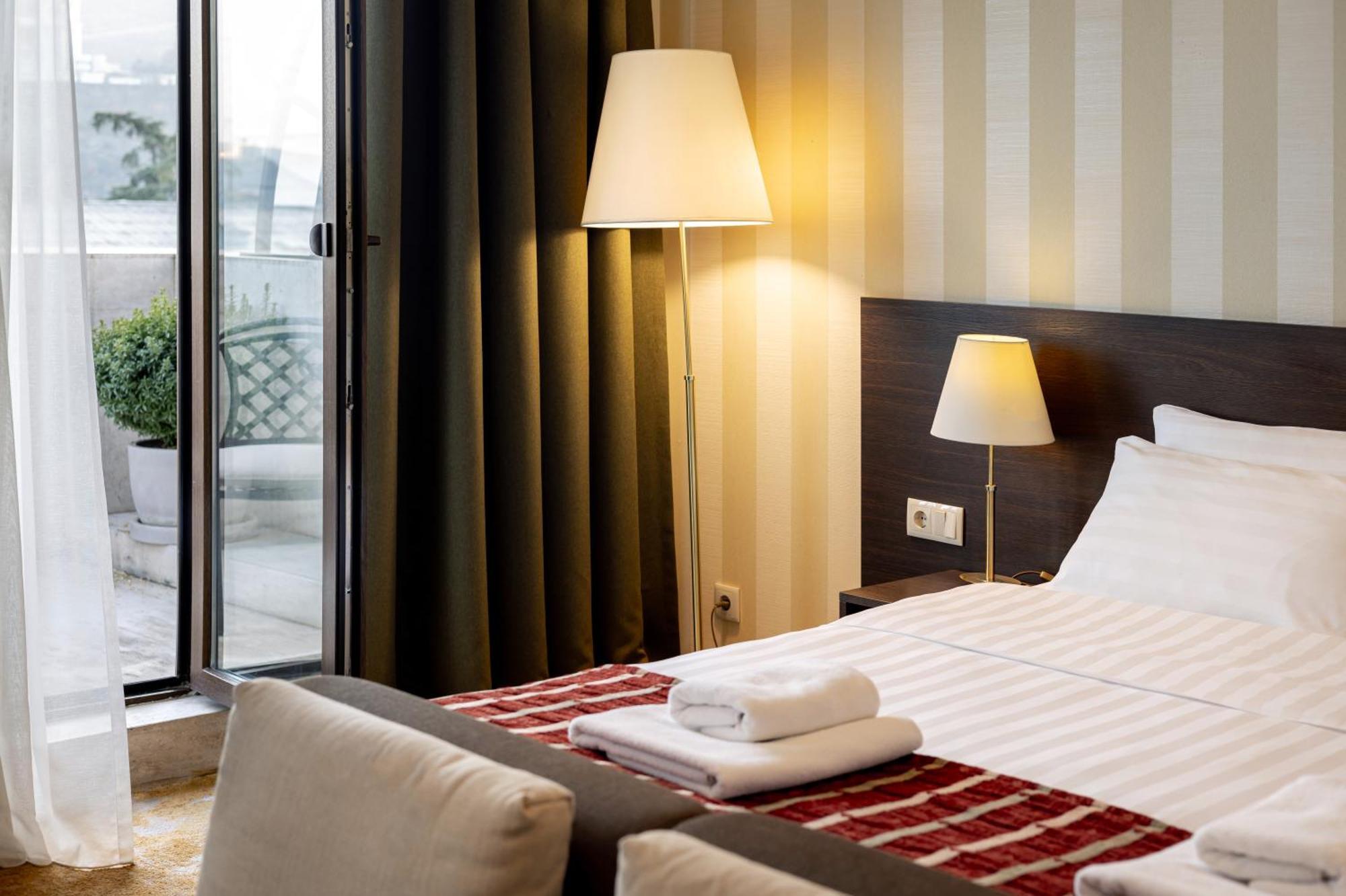 Citrus Hotel Тбилиси Екстериор снимка