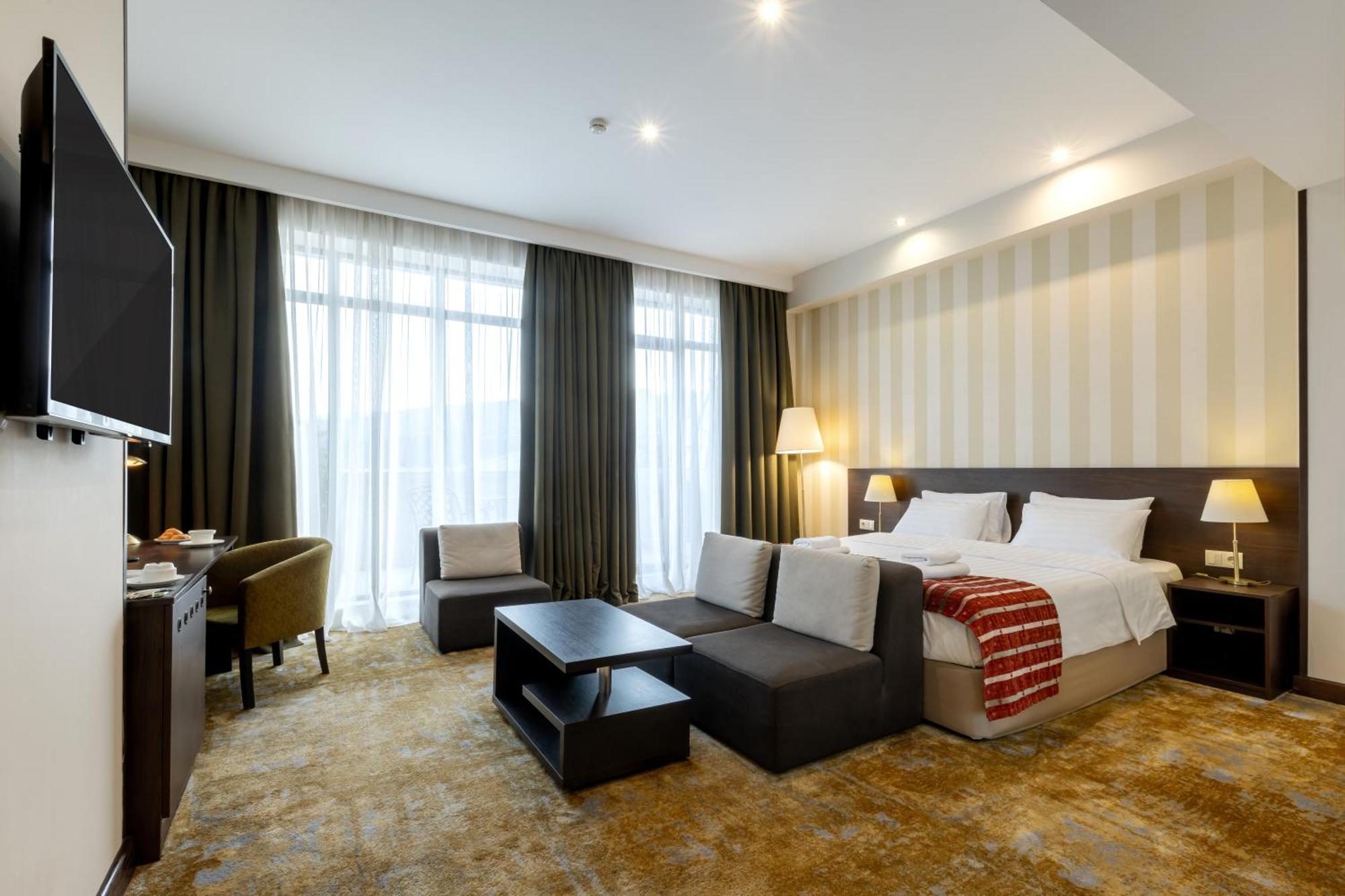 Citrus Hotel Тбилиси Екстериор снимка