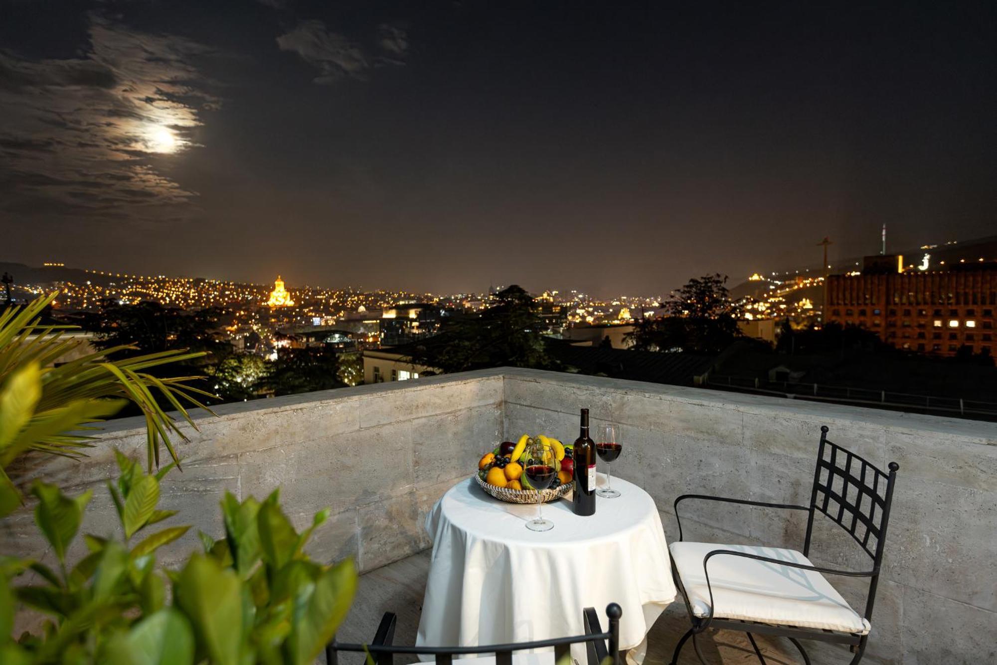 Citrus Hotel Тбилиси Екстериор снимка