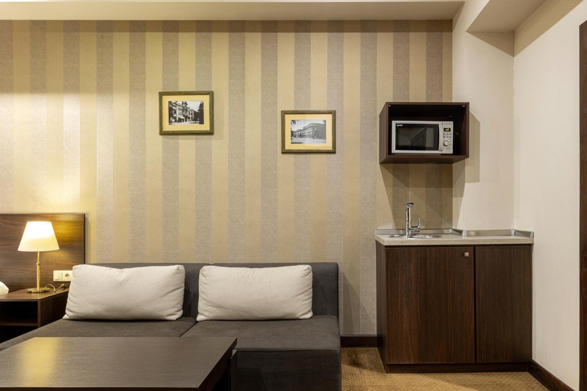 Citrus Hotel Тбилиси Екстериор снимка