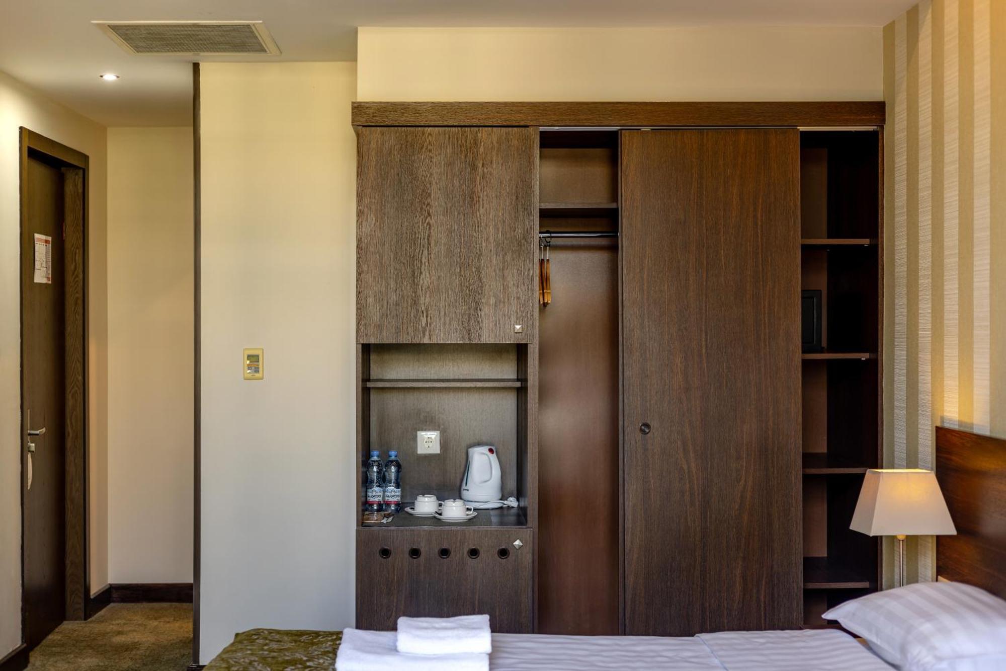 Citrus Hotel Тбилиси Стая снимка