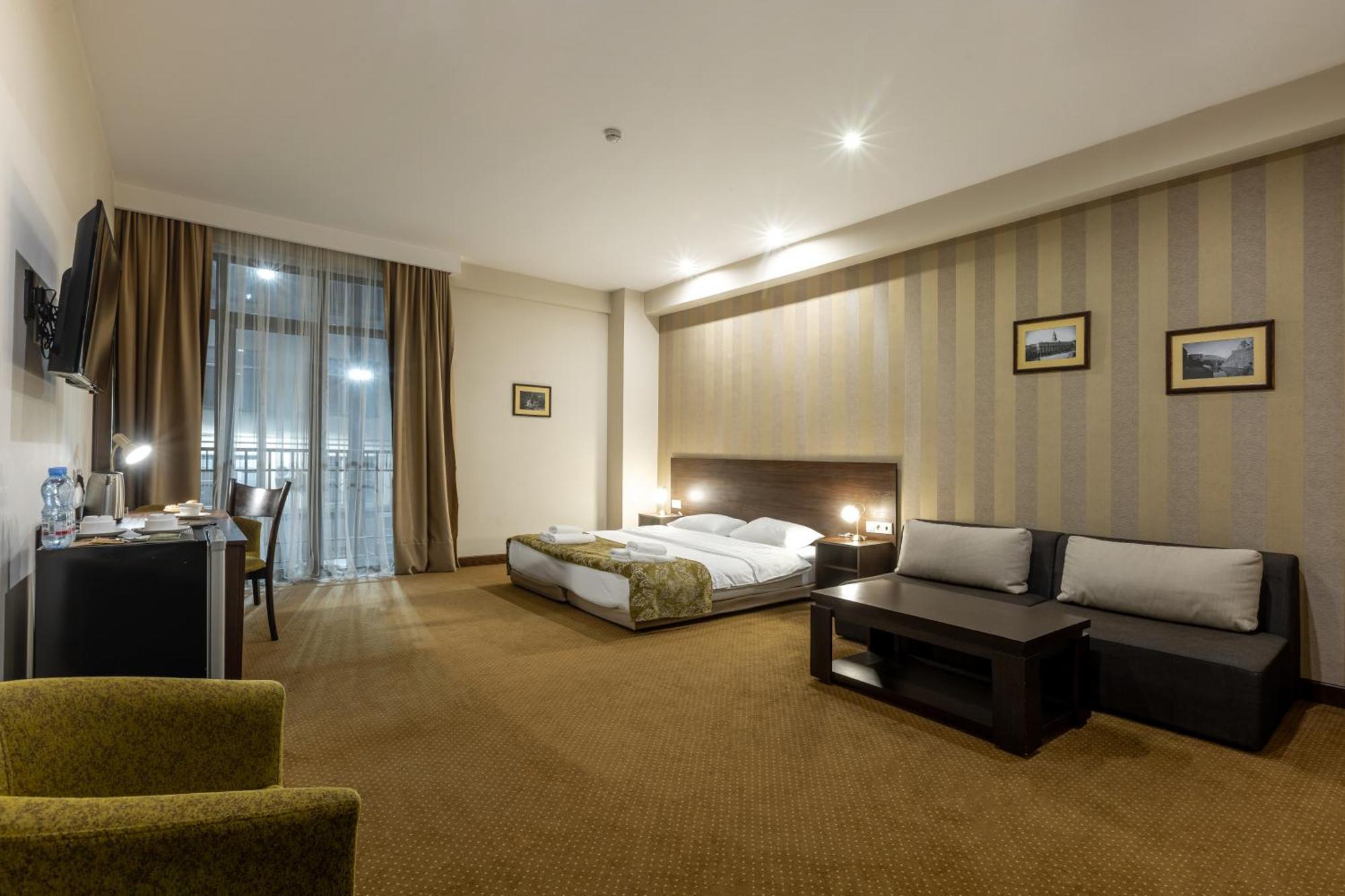 Citrus Hotel Тбилиси Стая снимка
