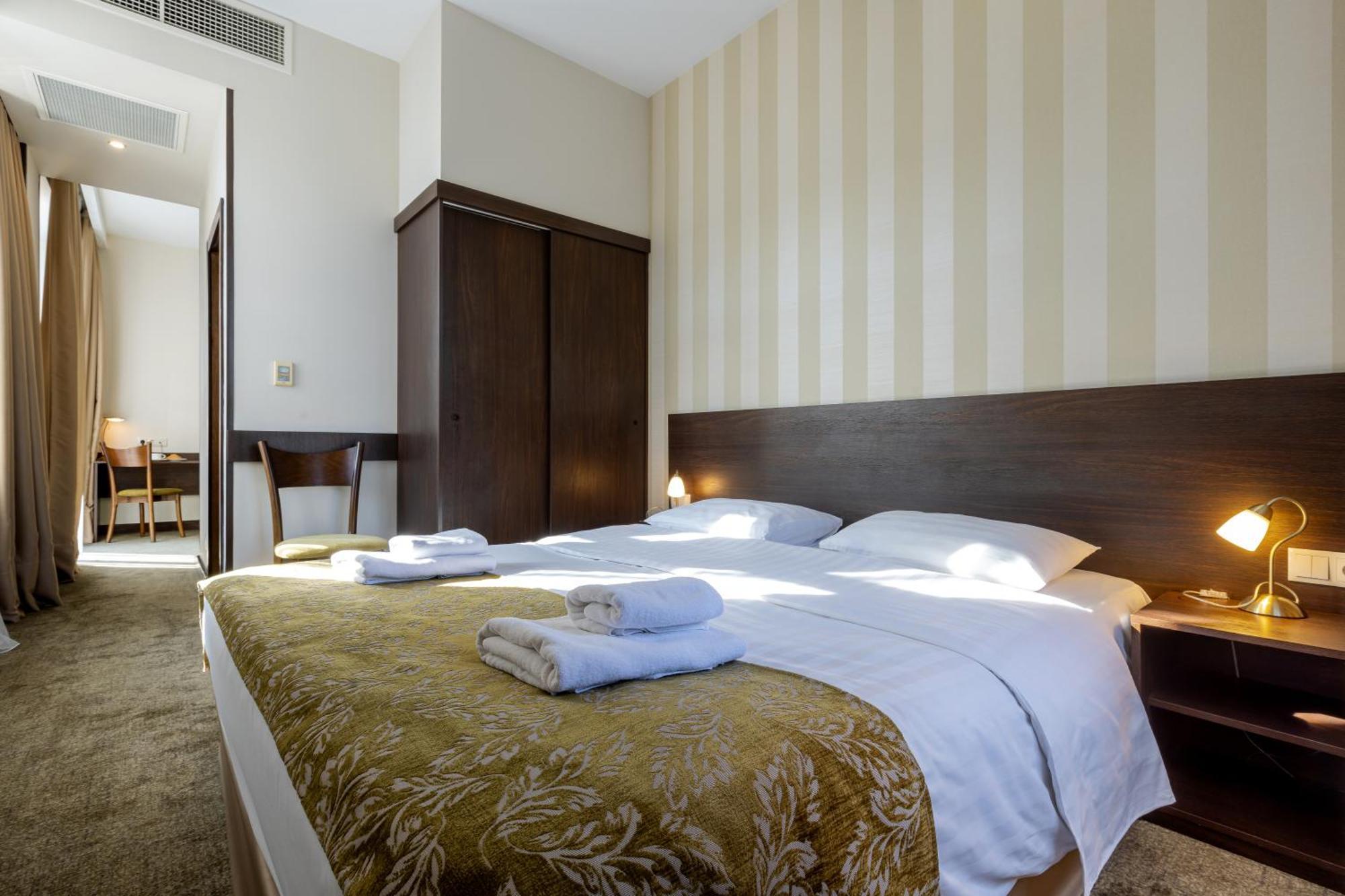 Citrus Hotel Тбилиси Екстериор снимка
