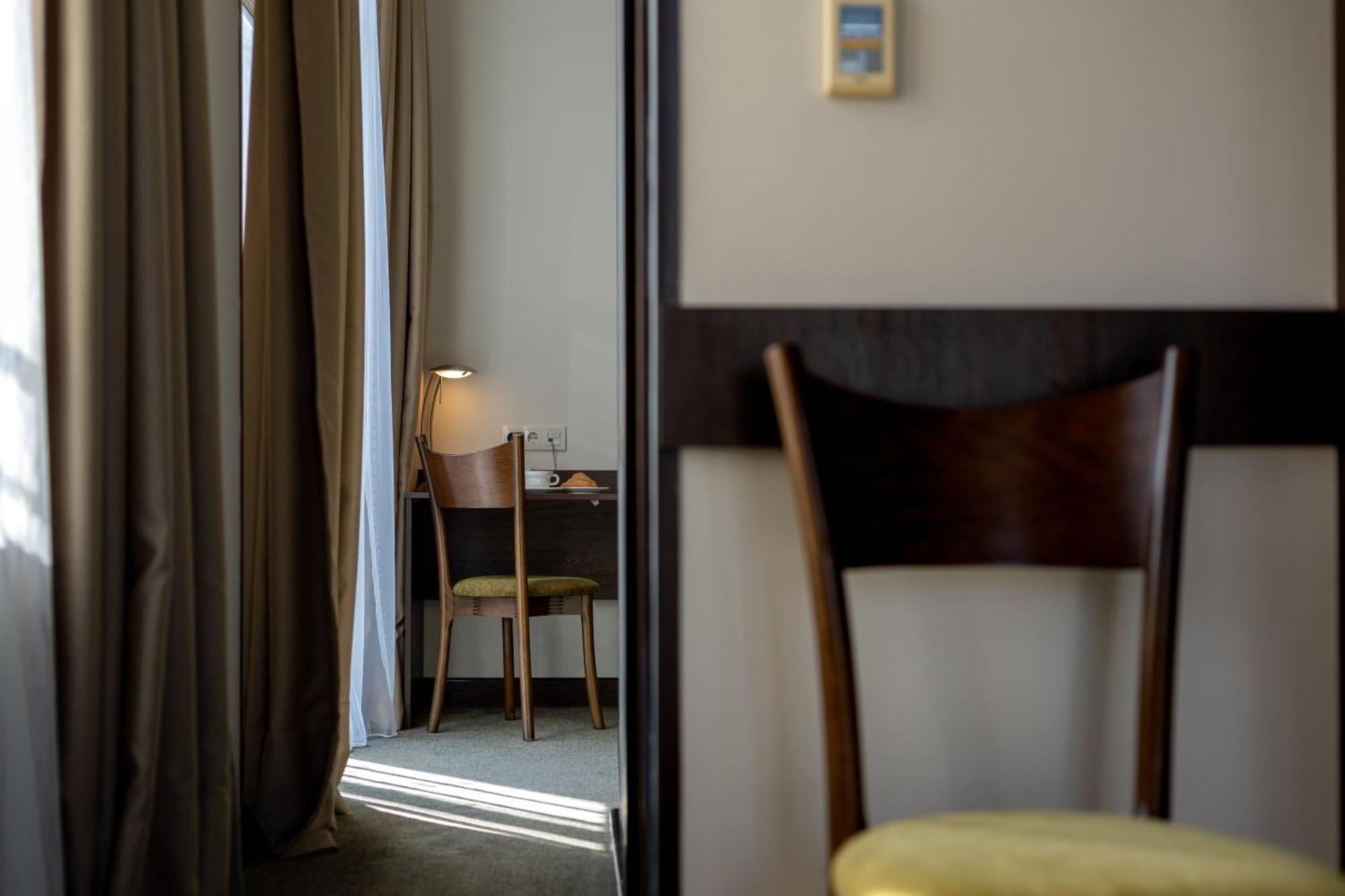 Citrus Hotel Тбилиси Стая снимка