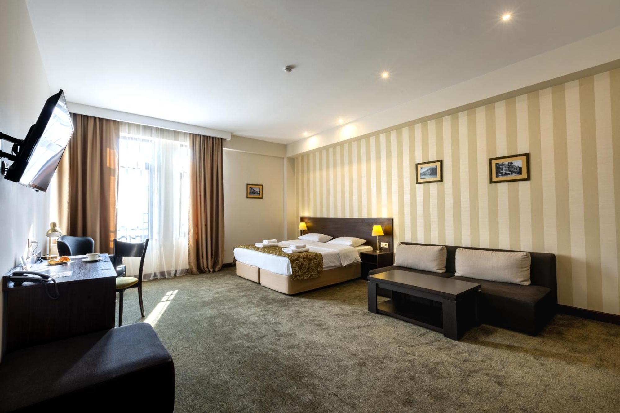 Citrus Hotel Тбилиси Екстериор снимка