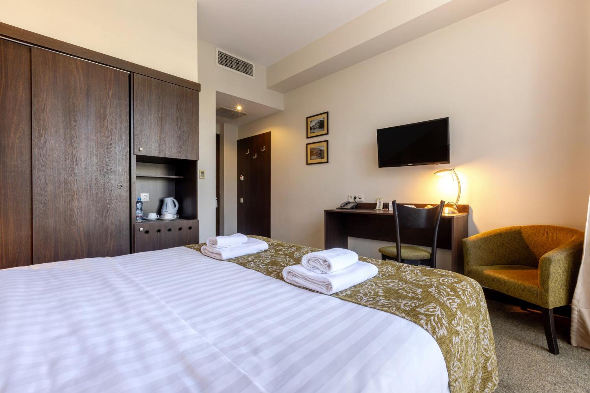 Citrus Hotel Тбилиси Стая снимка