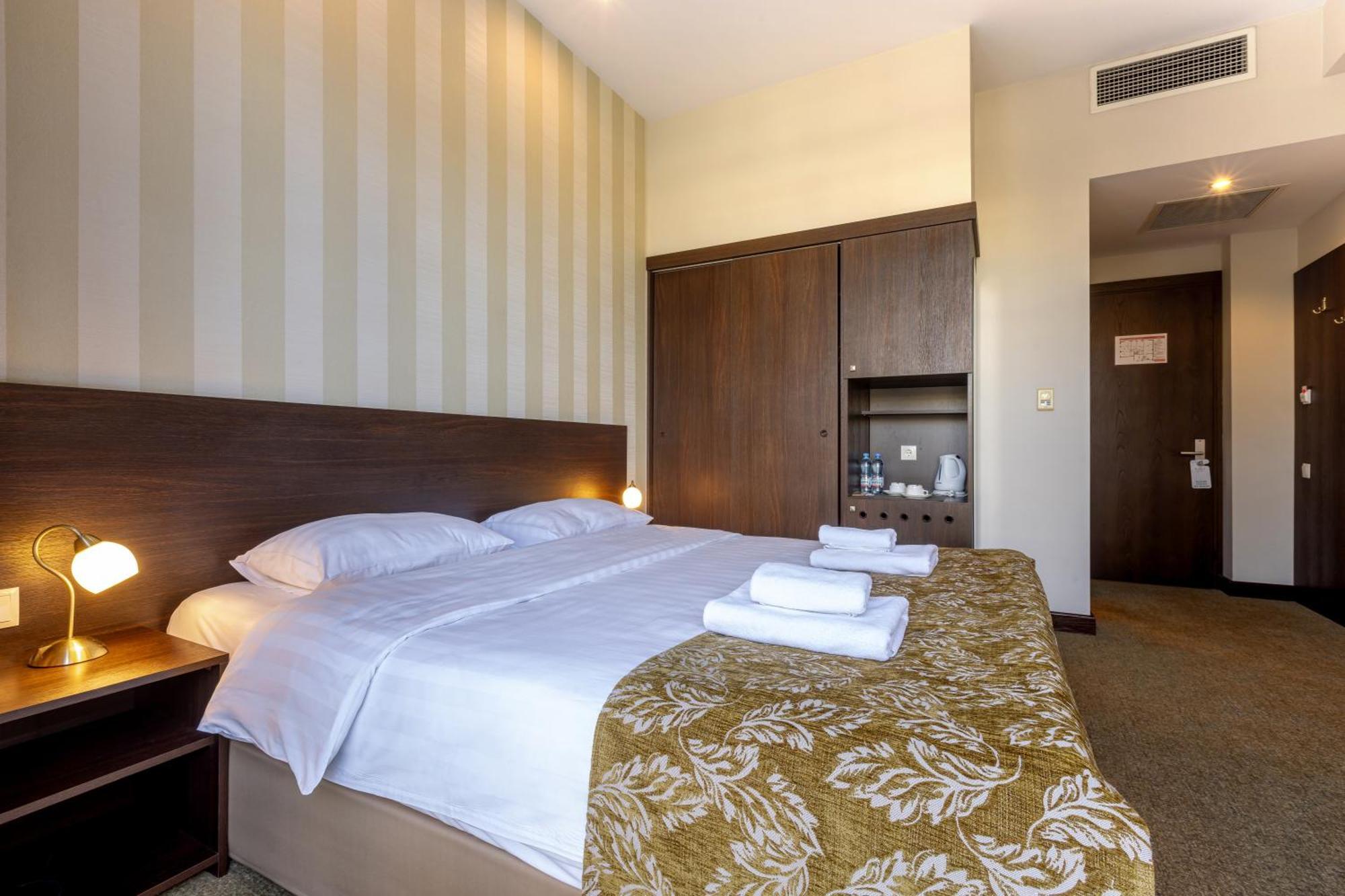 Citrus Hotel Тбилиси Стая снимка