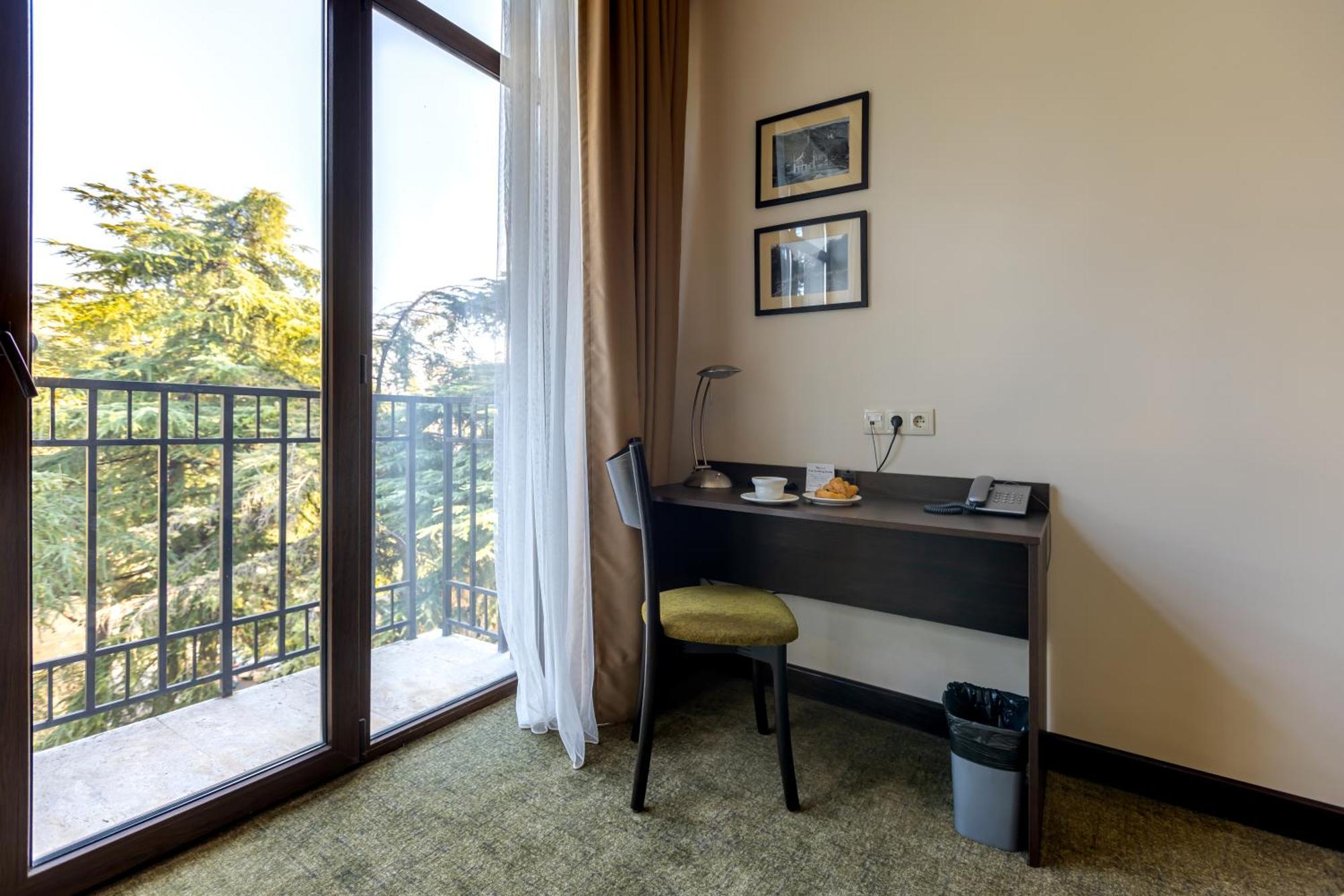 Citrus Hotel Тбилиси Екстериор снимка